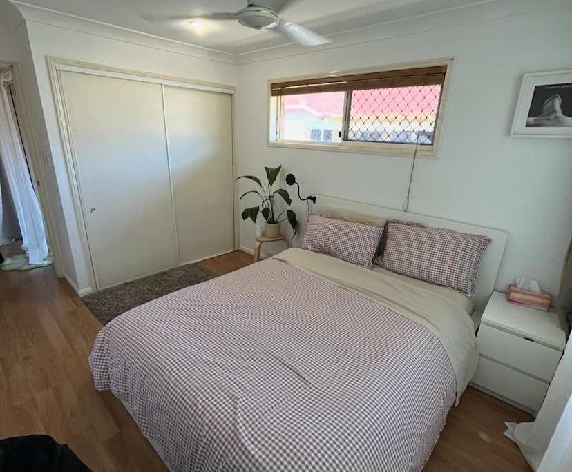 Room in a share house