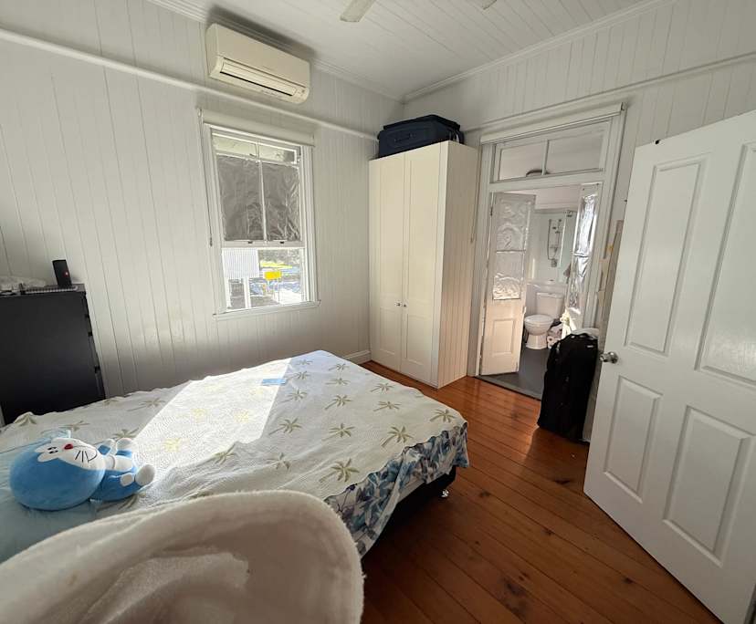 Furnished room with own bathroom