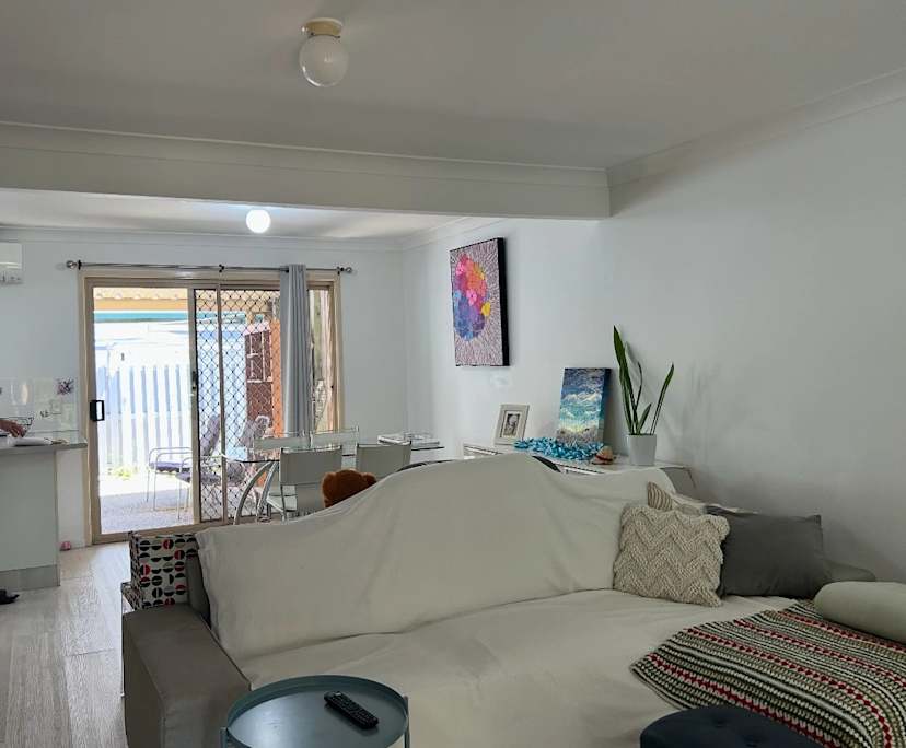 $300, Flatshare, 3 bathrooms, Burleigh Waters QLD 4220