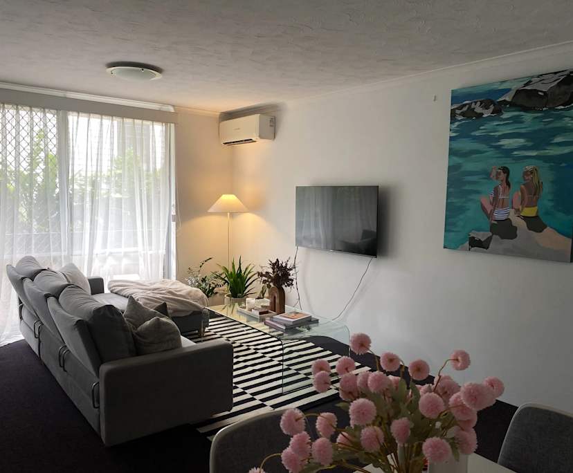 Unfurnished room in a flatshare