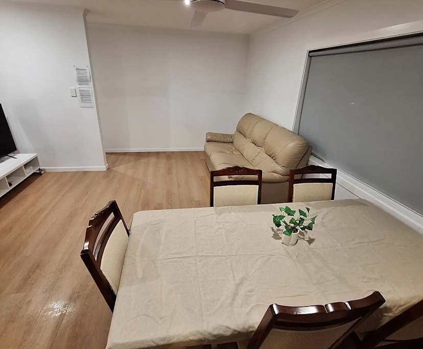 $350, Flatshare, 3 bathrooms, Surfers Paradise QLD 4217