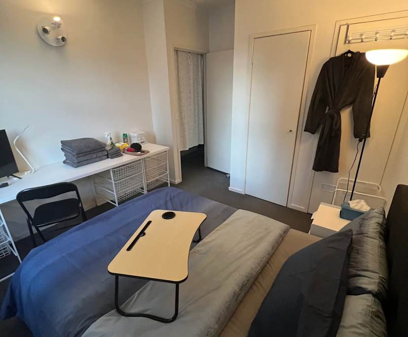 Furnished room in a flatshare