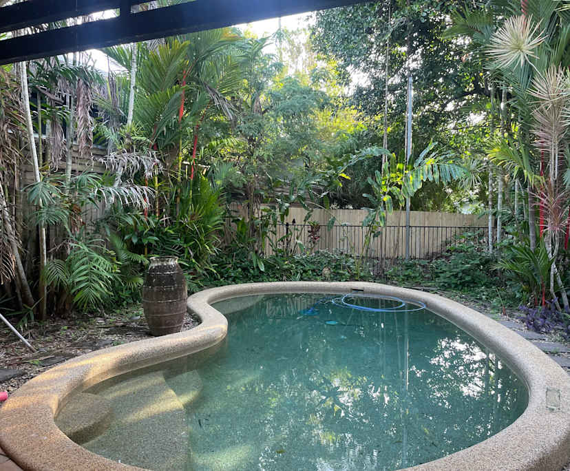 $240, Share-house, 3 bathrooms, Whitfield QLD 4870