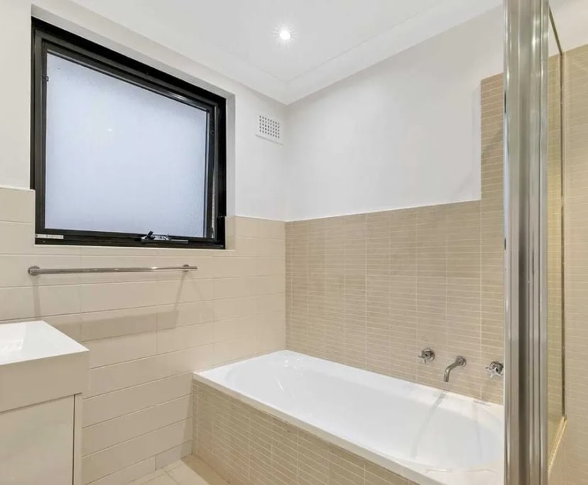 Unfurnished room in a flatshare