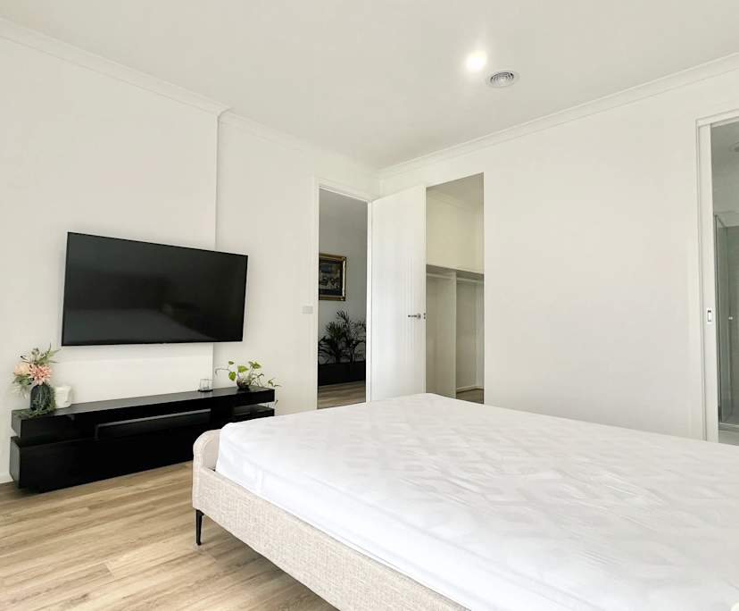Furnished room with ensuite in a share house
