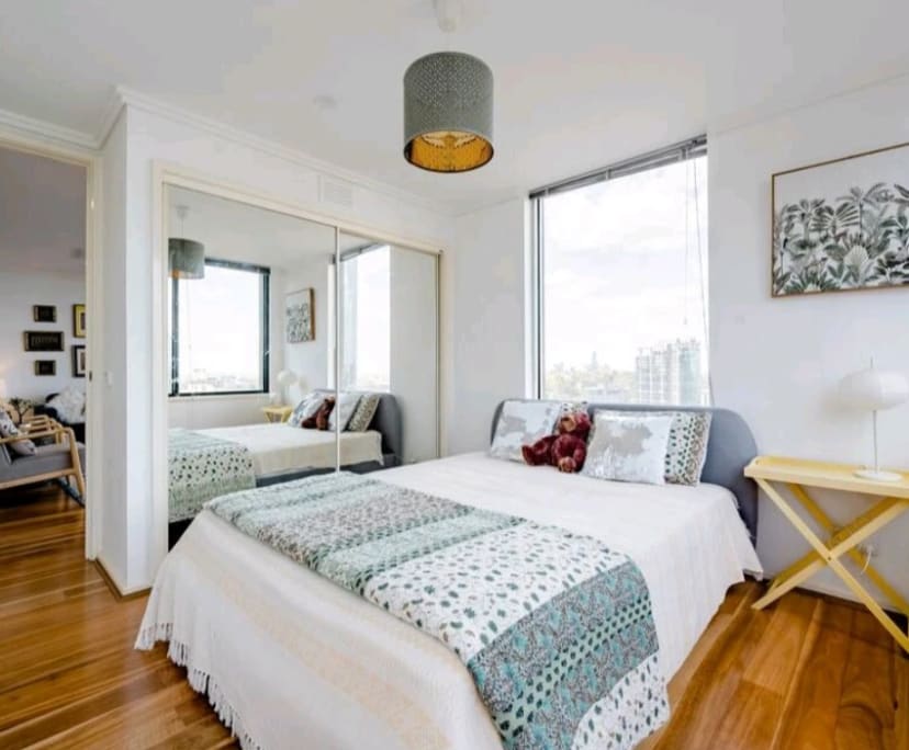 Furnished room in a flatshare