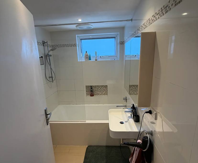 $390, Flatshare, 2 bathrooms, Wollstonecraft NSW 2065