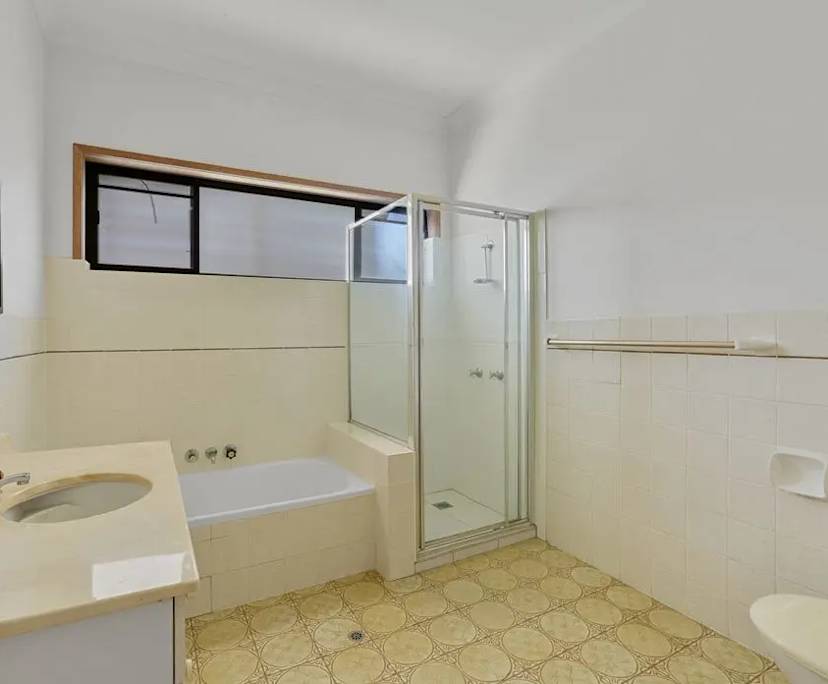 $350, Whole-property, 5 bathrooms, Southport QLD 4215