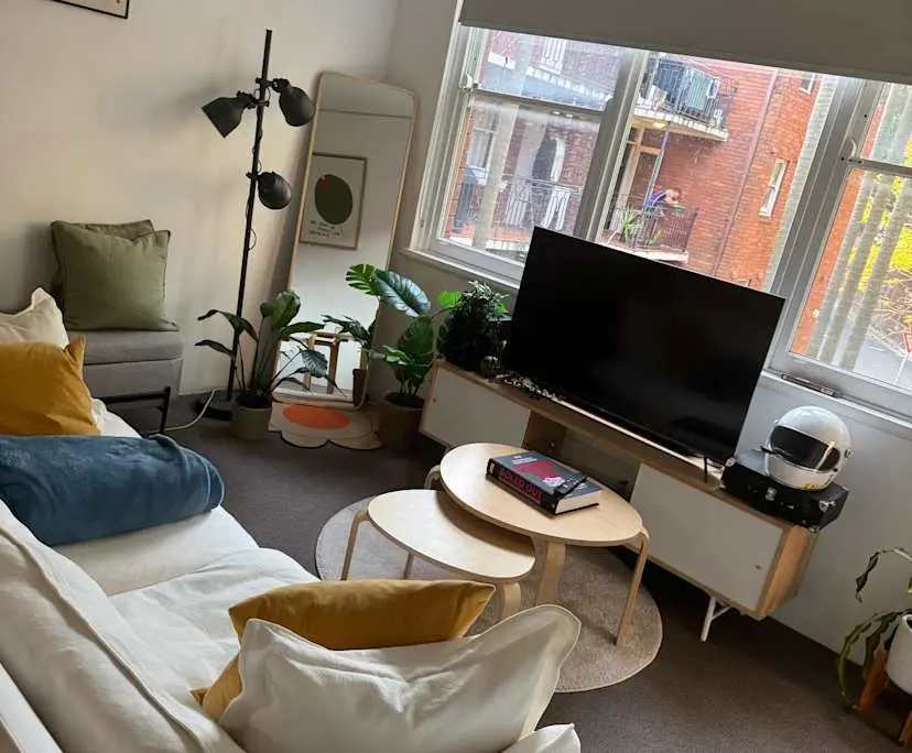 Furnished room in a flatshare