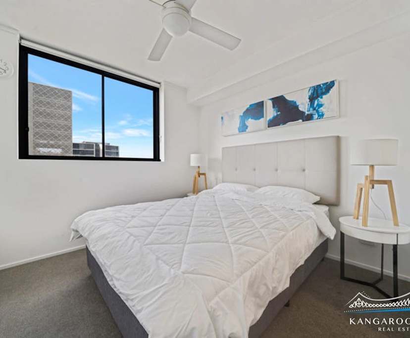 Furnished room with ensuite in a flatshare