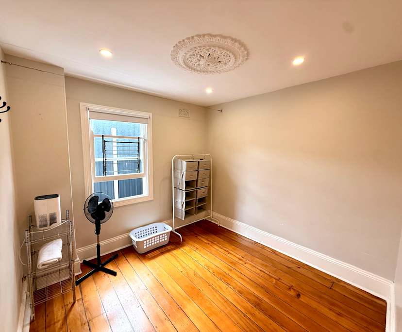 Room in a share house