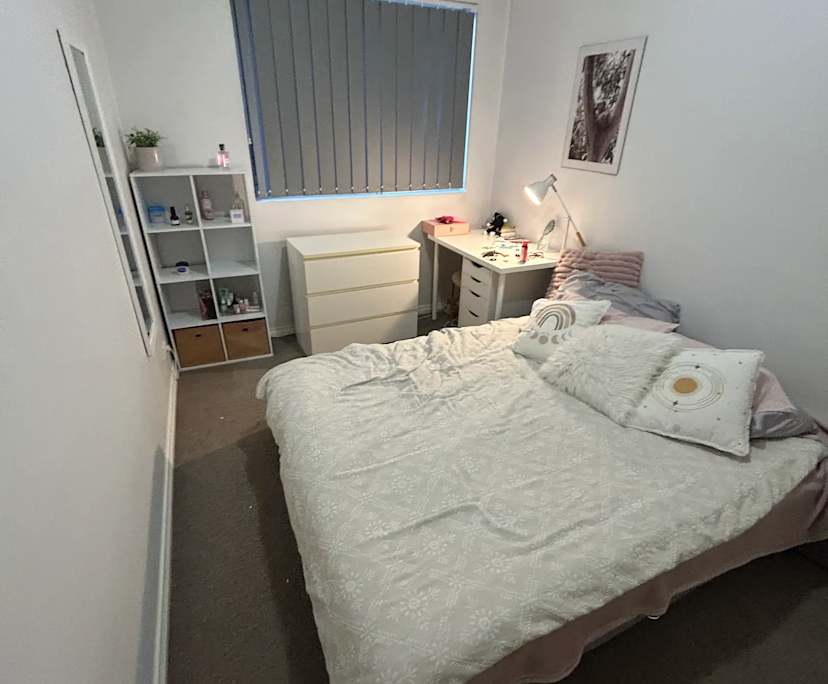 Furnished room in a flatshare