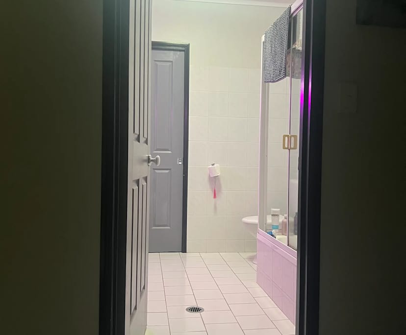 $250, Flatshare, 2 bathrooms, Manunda QLD 4870