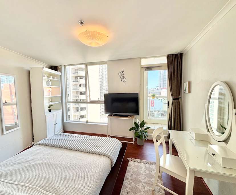 Furnished room with ensuite in a flatshare