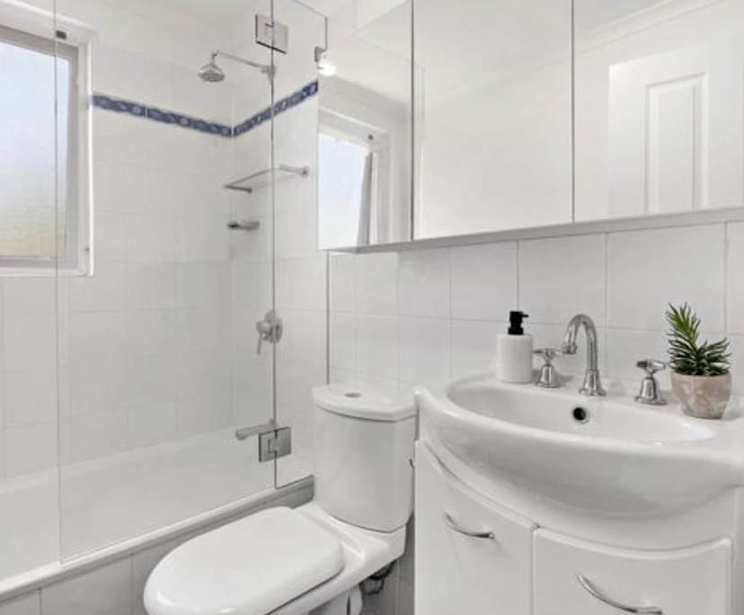 Unfurnished room in a flatshare