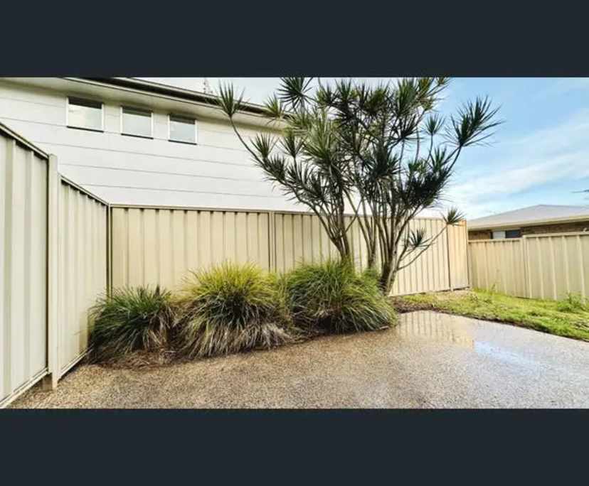 $290, Share-house, 2 bathrooms, Kearneys Spring QLD 4350