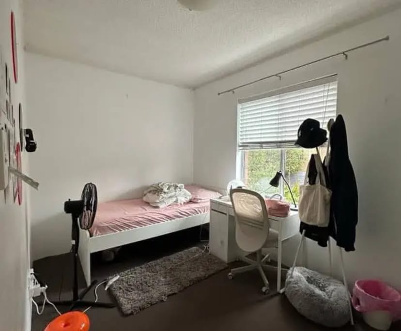 Furnished room in a flatshare