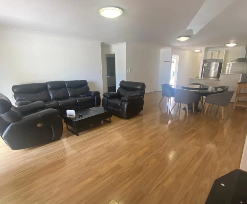 2 Rooms for Rent in Bentley, Perth 280300, Furni...