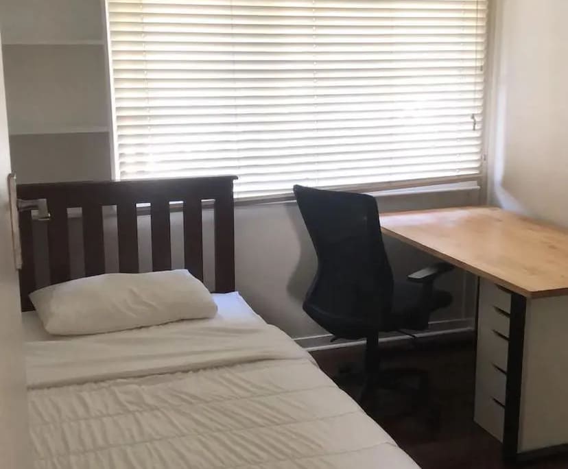 Room for Rent in Currajong, Townsville 230, Furni...