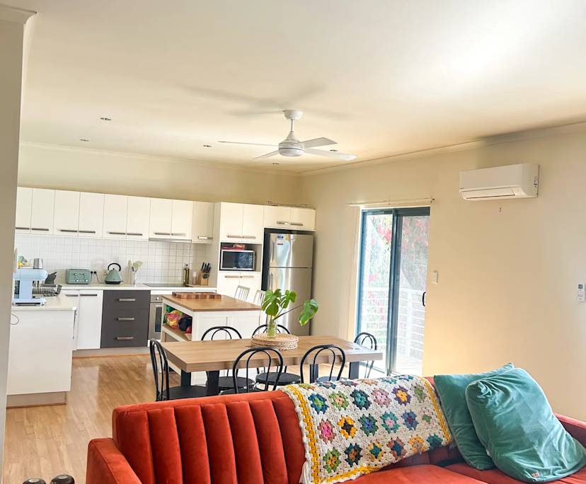 Furnished room in a flatshare