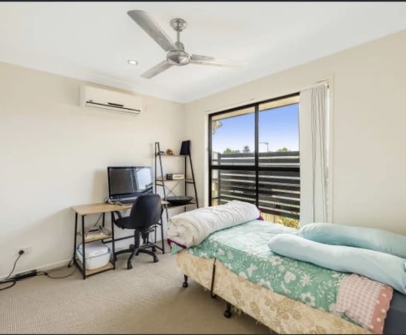 Room for Rent in Wilsonton, QLD 180, Unfurnished,...