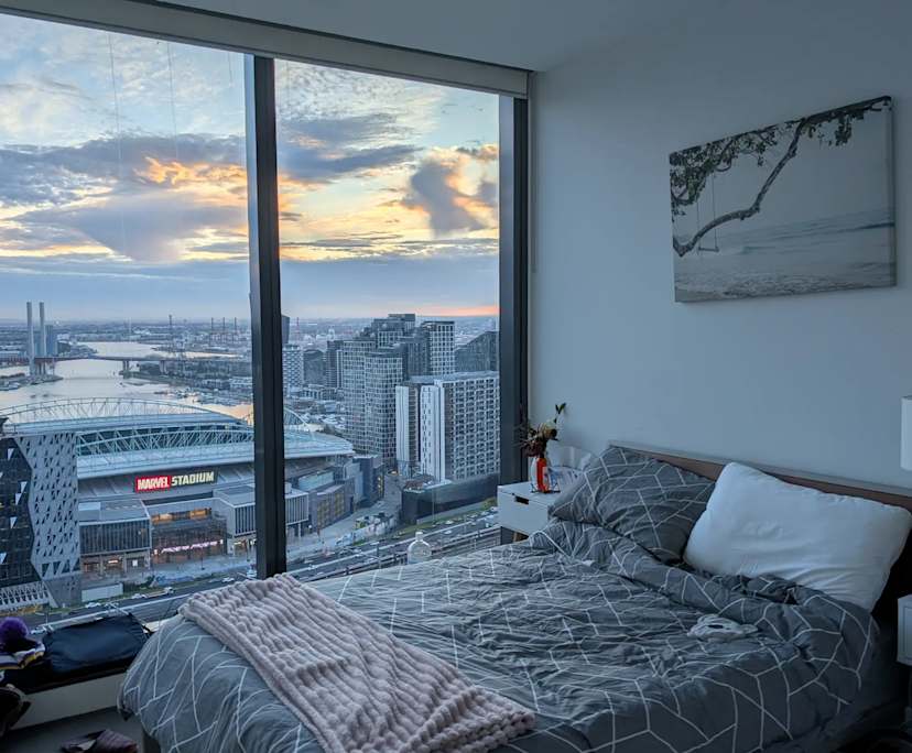 Furnished room with ensuite in a flatshare