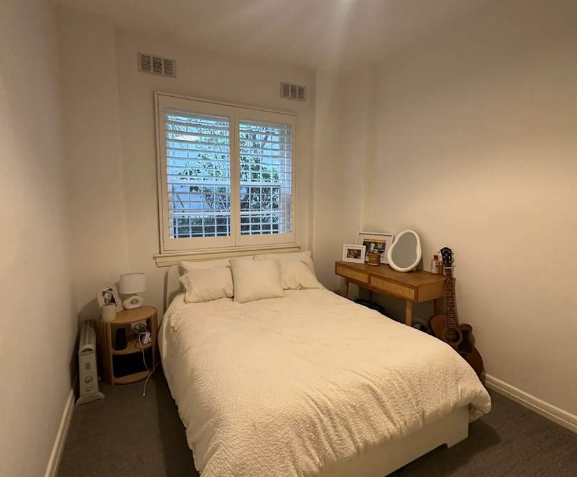 Furnished room in a flatshare