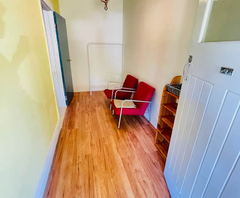 Furnished room with own bathroom