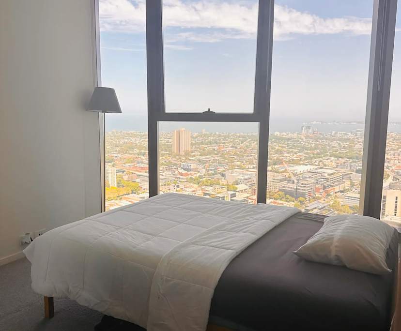 Furnished room with ensuite in a flatshare