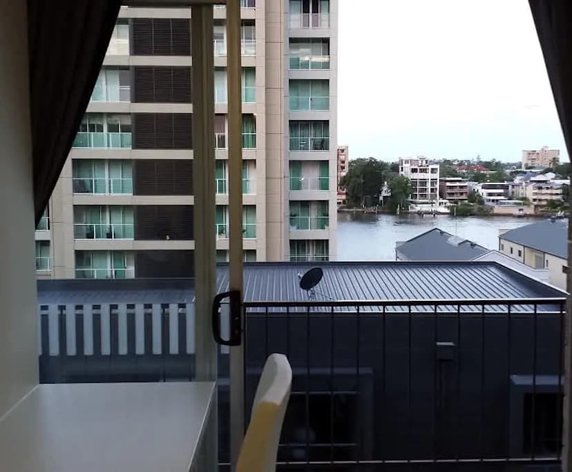 $235, Student-accommodation, 4 bathrooms, Kangaroo Point QLD 4169