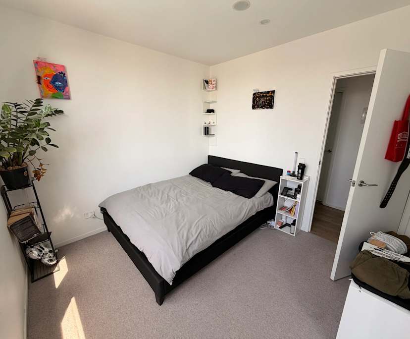 Unfurnished room in a flatshare