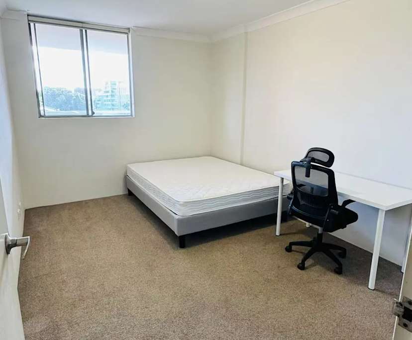 Furnished room with ensuite in a flatshare