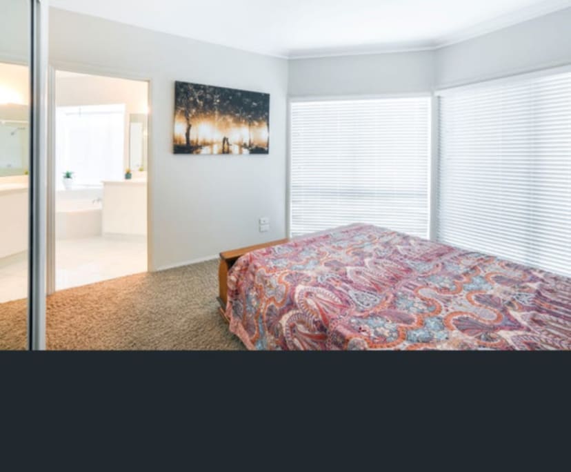 Room for Rent in Mermaid Waters, Gold Coast 370,