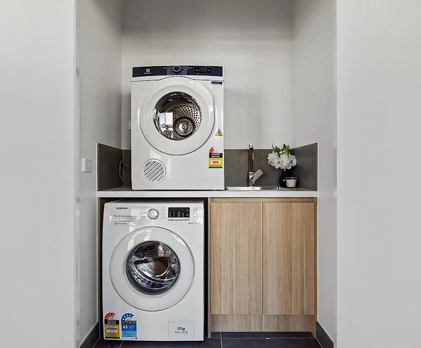 $305, Share-house, 6 bathrooms, Kingsbury VIC 3083