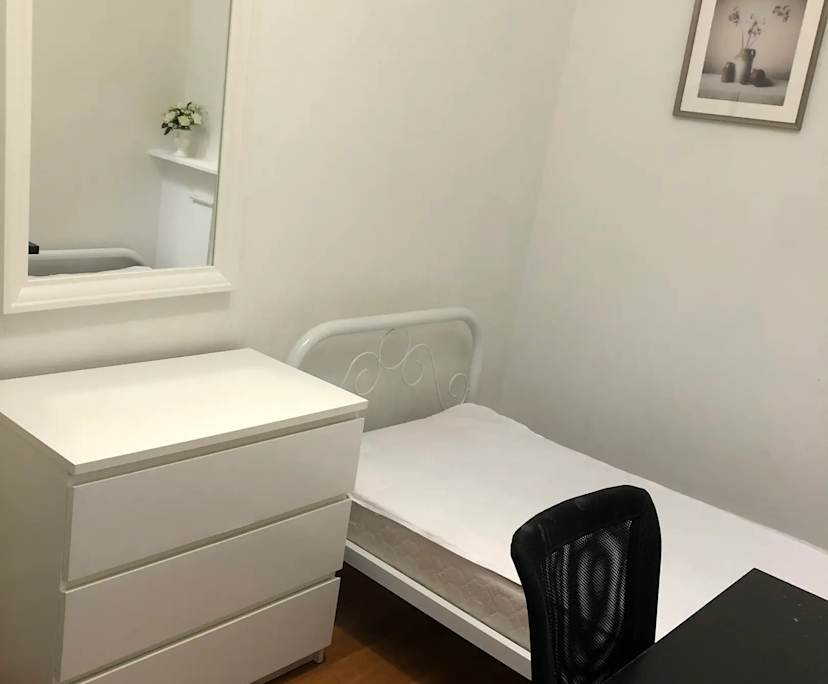 Furnished room in a share house