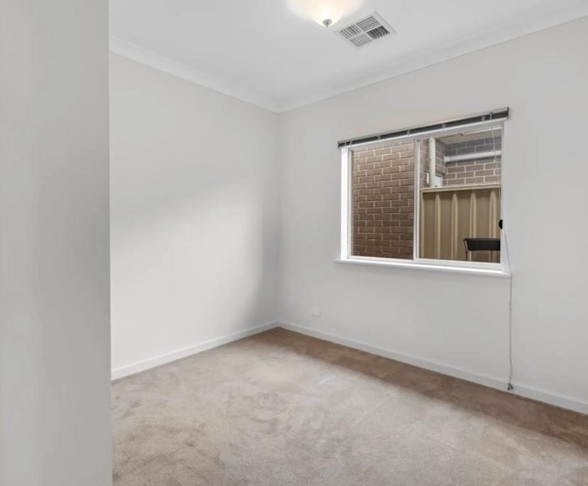 Unfurnished room in a share house