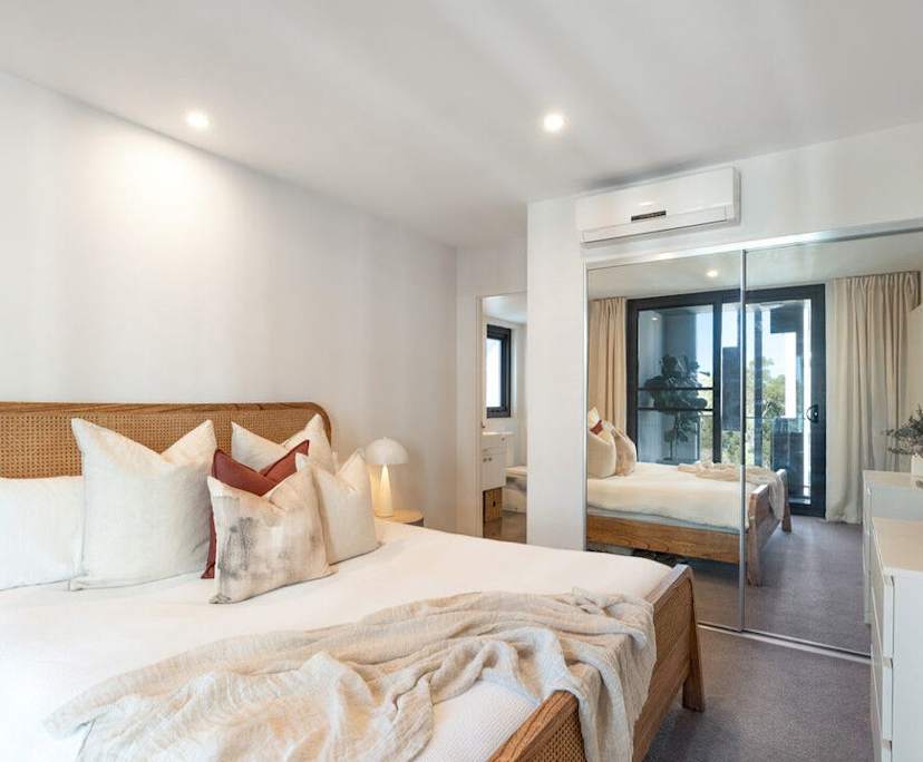 Furnished room with ensuite in a flatshare