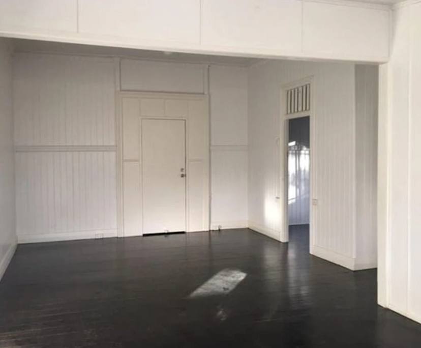 Unfurnished room in a flatshare