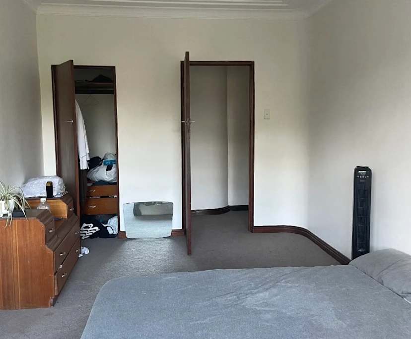 Unfurnished room in a flatshare