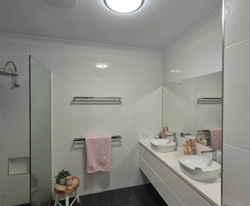 Whole property with 4 rooms for rent