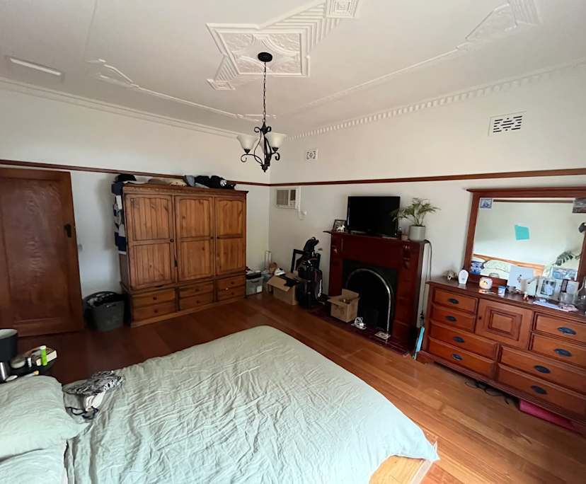 Room in a share house