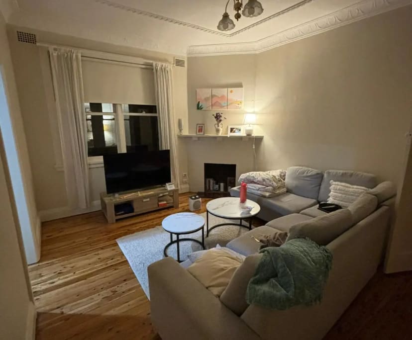 Furnished room in a flatshare