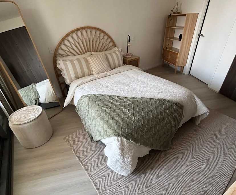 Furnished room with ensuite in a flatshare
