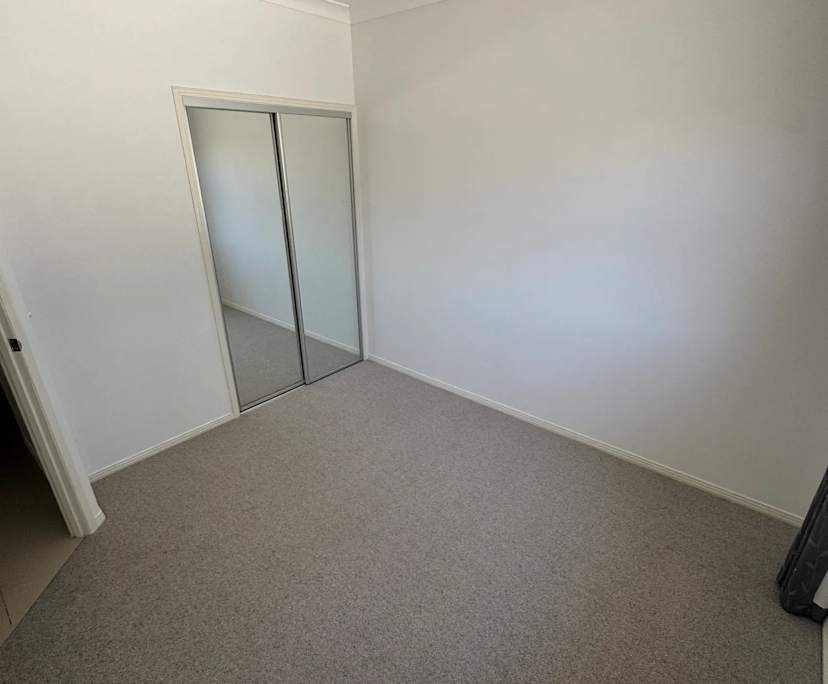 $310, Flatshare, 2 bathrooms, Holland Park West QLD 4121