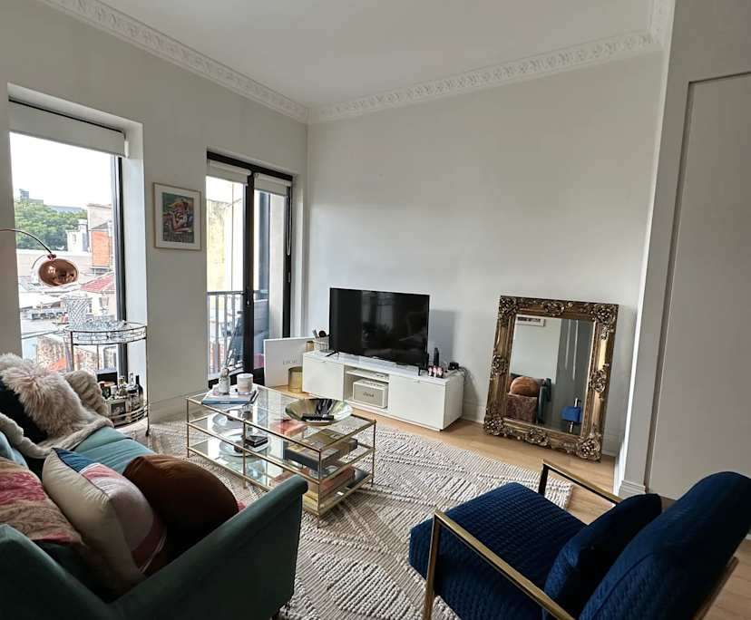 Whole property with 1 room for rent
