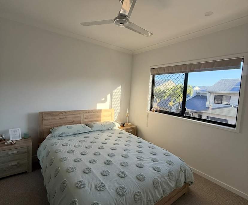 $325, Share-house, 3 bathrooms, Cannonvale QLD 4802