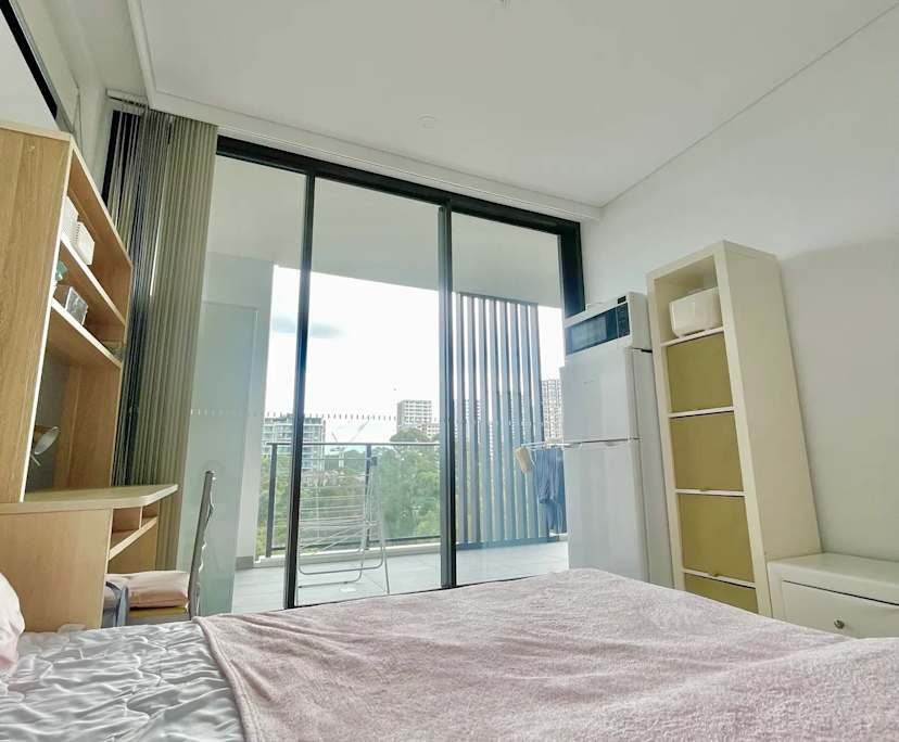 Furnished room with ensuite in a flatshare