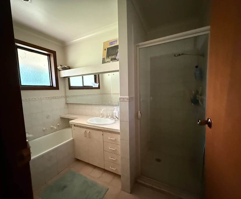 $180, Share-house, 3 bathrooms, Kialla West VIC 3631