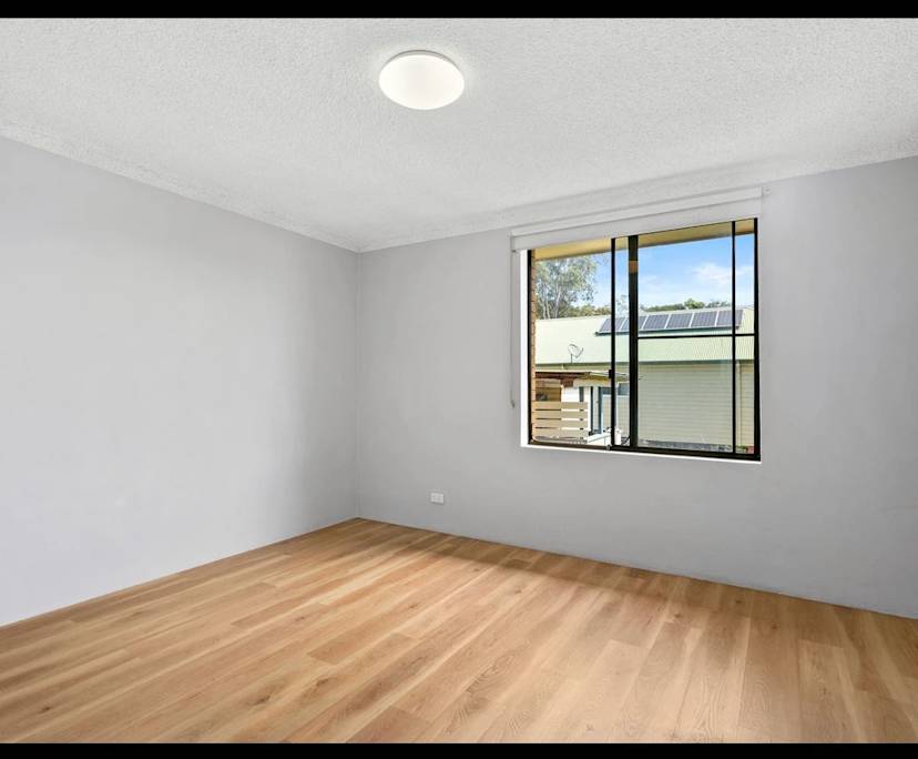 Unfurnished room in a flatshare