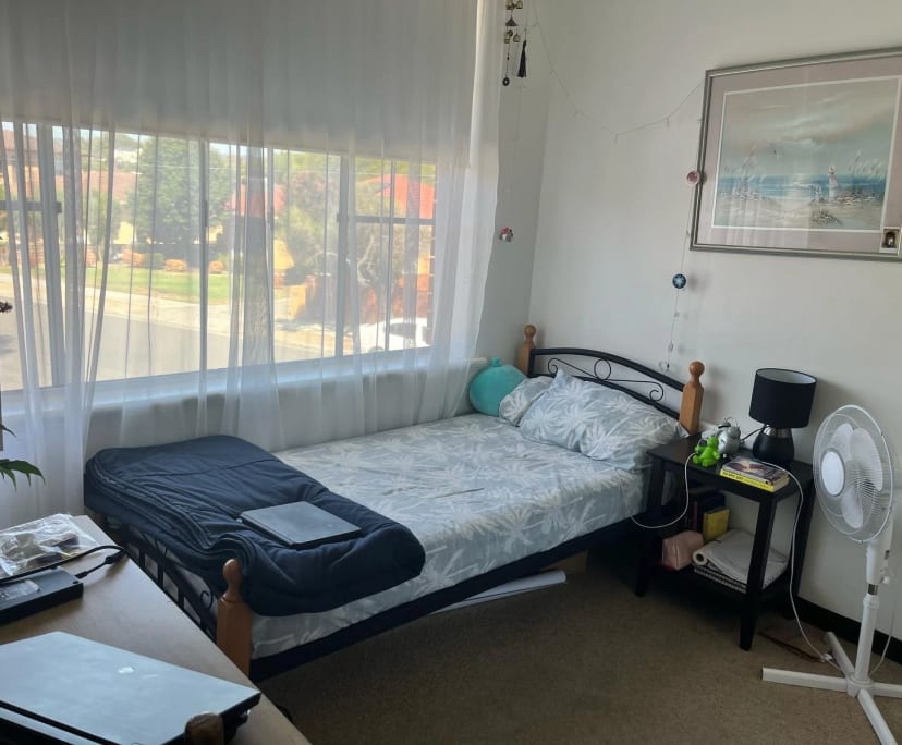 Furnished room in a flatshare